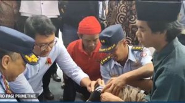 Yayasan Kick Andy dan TNI AU Beri Bantuan Kaki Palsu di Majalengka dan Bandung Barat