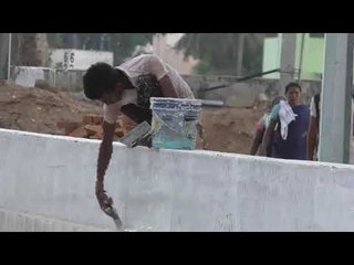 மழைக்காலங்களில் மழைநீர் தேங்குவதை  தடுக்கும்  விதமாக  மழைநீர்  வடிகால் அமைக்கும் பணி