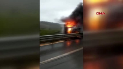 Kaza yapan kamyonet alev topuna döndü'burnu bile kanamadan kurtuldu