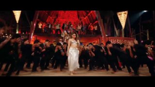 Kareena Kapoor Birthday Today see her hot moves and hot navel show and belly dance