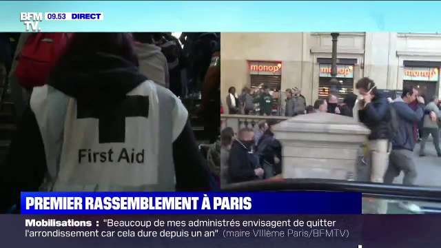 Après avoir été repoussés sur le parvis, des manifestants sont entrés dans la gare Saint-Lazare à Paris