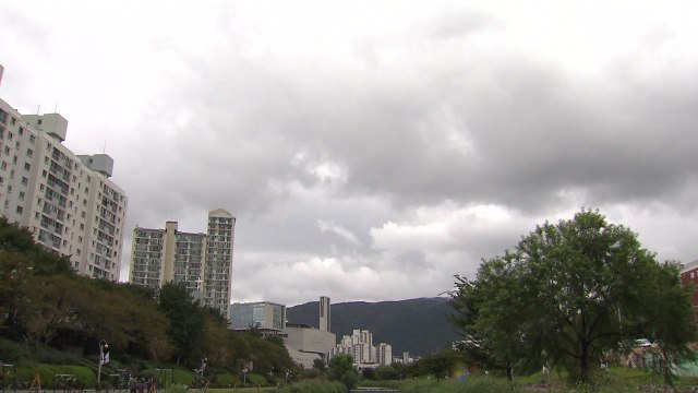 태풍 '타파' 북상...이 시각 부산 상황 / YTN