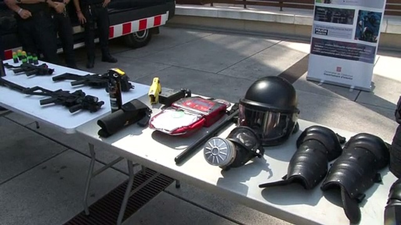 Els Mossos exhibeixen el gas pebre poc abans de les mobilitzacions d'octubre