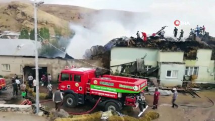 Arıbahçe köyünde yangın: 3 ev, 2 ağır kullanılamaz hale geldi