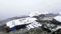 Huser Yaylası'na mevsimin ilk karı yağdı