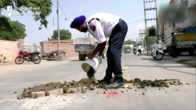 Punjab Traffic Policeman Earns Praise For Filling Potholes