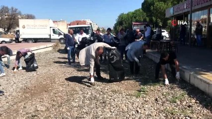 Dünya Temizlik Günü'nde Akhisarlılar çöp topladı