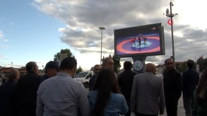 Taha Akgül'ün final müsabakasını hemşerileri heyecanla izledi