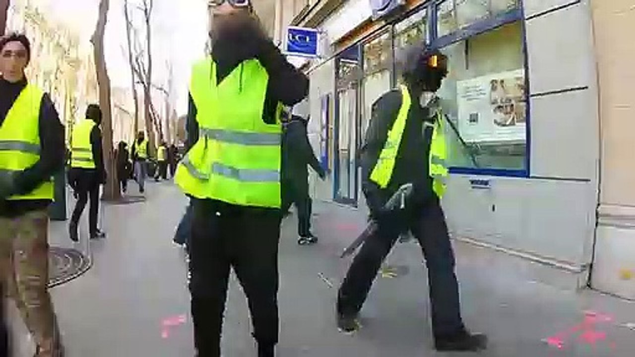 Paris, GILET Jaune casseurs de banque | Midic