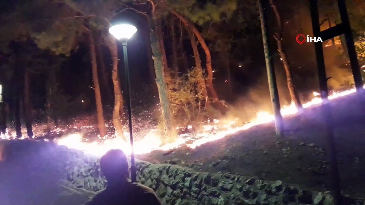 Tarihi Kozan kalesi eteklerinde yangın