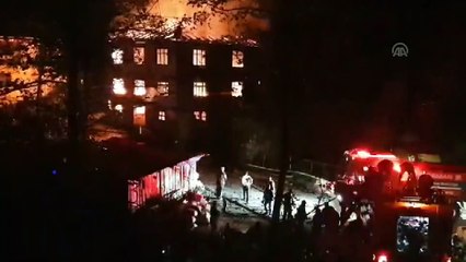 Düzce'de 3 katlı ev yandı: 2 yaralı - DÜZCE