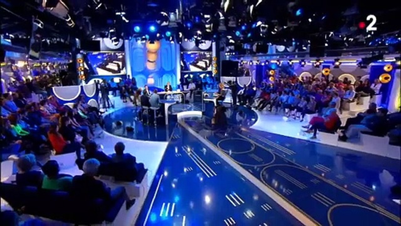 Gérard Darmon se paye François-Xavier Bellamy d...