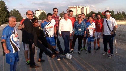 Dünyanın En Eski Köprüsünün Üzerinde Futbol Heyecanı