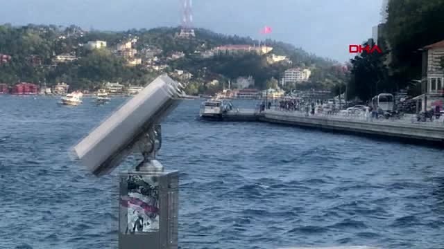 Ayağına olta şamandırası takılan martının çaresiz çırpınışı