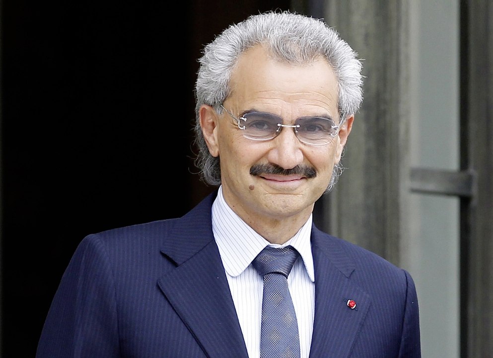ظهور نادر للأمير الوليد بن طلال مع والدته منى الصلح