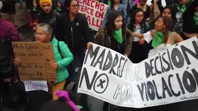 Miles de personas en Ecuador reclaman despenalizar el aborto en casos de violación