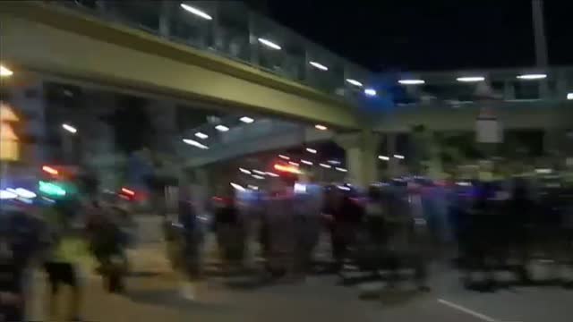 Nuevos disturbios entre Policía y manifestantes en Hong Kong