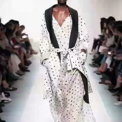 عرض Ermanno Scervino يحتفي بحرفية صناعة الأزياء والقصات النظيفة