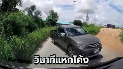 เปิดคลิป วินาทีกระบะซิ่งแหกโค้งชนรถตู้