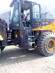 Chinese Advance  Loder Machinery it Swat Motorway Project