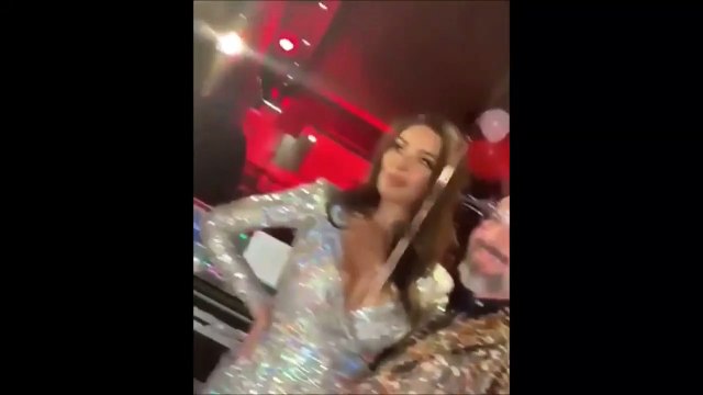 نادين نسيب نجيم بإطلالة مذهلة في حدث للمكياج في باريس