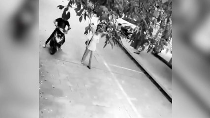 Ladrón acaba asaltado por la mujer que escogió como víctima