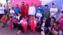 Milli sporcular Haliç'te kulaç attı - İSTANBUL