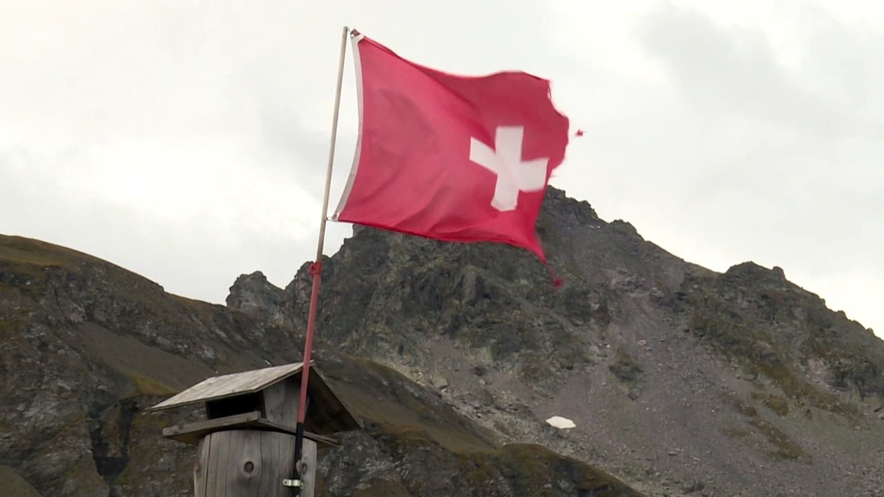 Trauermarsch für geschmolzenen Gletscher in der Schweiz