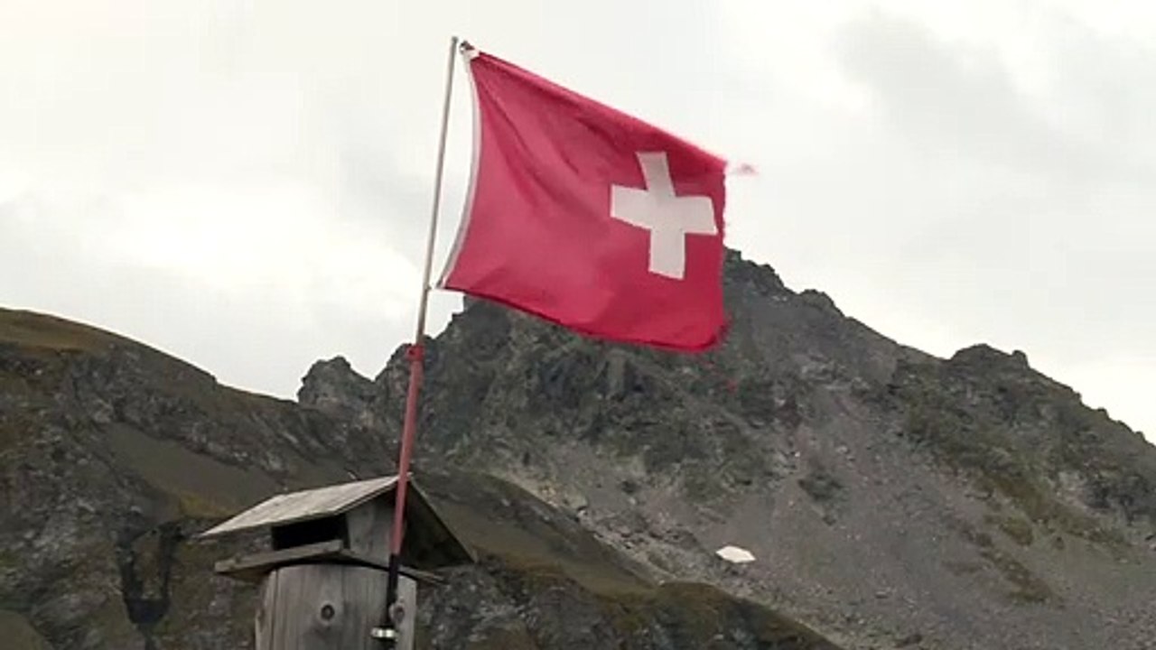 Trauermarsch für geschmolzenen Gletscher in der Schweiz