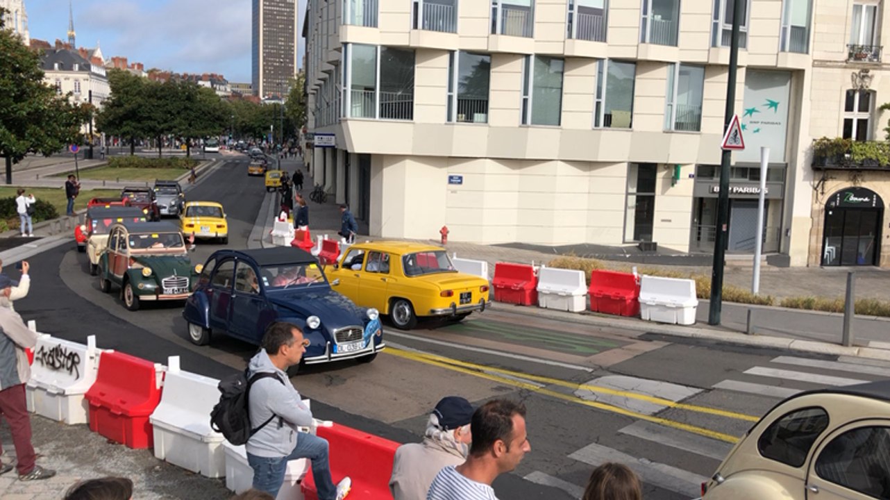 Neuvième traversée de Nantes en voitures anciennes