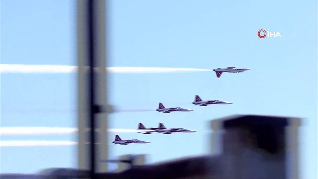 TEKNOFEST'in Son Gününde Solo Türk ve Türk Yıldızları'ndan Nefes Kesen Gösteri