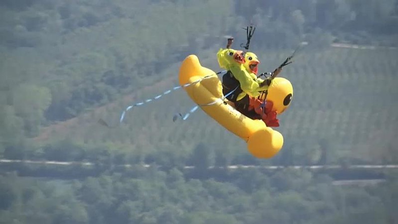 Riesenente und Harry Potter - Phantasievolles Paragliden