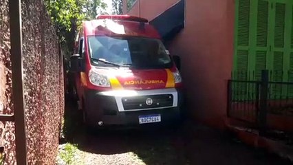 Mulher é socorrida após queda no Bairro Parque São Paulo