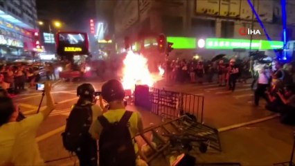 - Hong Kong’da sokaklar alev alev