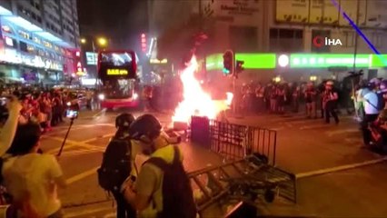 - Hong Kong'da sokaklar alev alev