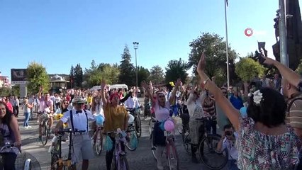 Uşakta ilk kez 'Süslü Kadınlar Bisiklet Turu' gerçekleştirildi