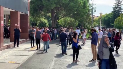 Tërmeti me magnitutë 5.7 godet Turqinë, njerëzit në rrugë të frikësuar
