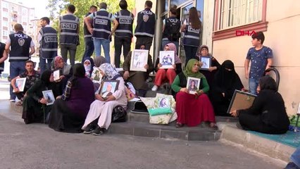 Diyarbakır'da hdp önündeki eylemde 24'üncü gün-2