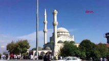 İstanbul'da depremde Avcılar'da caminin minaresi yıkıldı