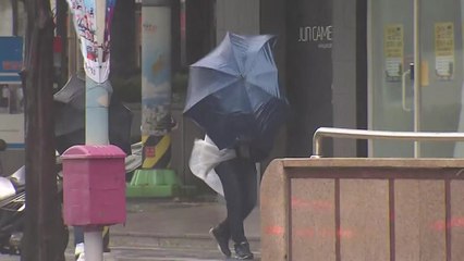 대마도 지나며 급속 약화...10월 태풍 또 오나? / YTN