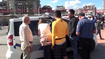 İstiklal Caddesinde kaybolan çocuğa turist kadın sahip çıktı