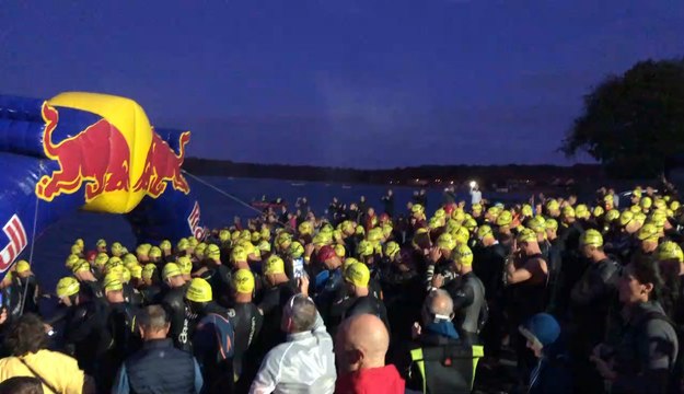 Le départ du triathlon Ironlakes aux Lacs de l'Eau d'Heure