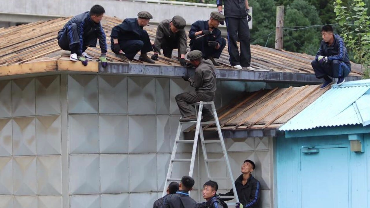 남북+유엔사, 정전 후 첫 판문점 공동 보수...자유왕래는 언제? / YTN