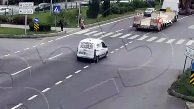 Yaya geçidinde ölümden saniyelerle kurtuldu, o anlar kameraya böyle yansıdı