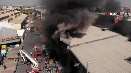 Başakşehir'de plastik ham madde fabrikasında yangın havadan görüntülendi