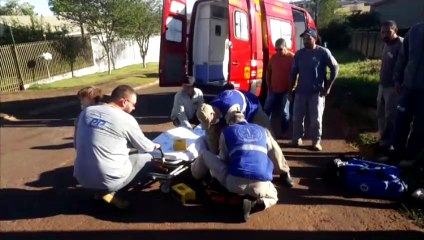 Mulher é atropelada por carro na Rua Visconde de Guarapuava