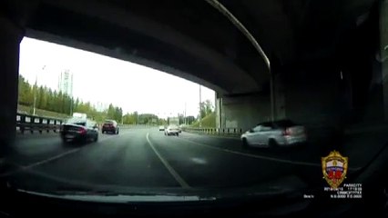 Un automobiliste veut aller se battre et se prend un tir de pistolet de détresse