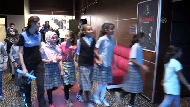 Polisler çocukları sinemayla buluşturdu - MUŞ