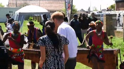 Prinz Harry und Meghan beginnen Südafrika-Reise