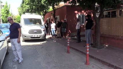 Balkondan düşen öğretmen yaşamını yitirdi